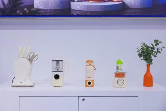 裊裊煙火氣中的時尚新篇 AWE2025上海家電展引領(lǐng)服飾零售新潮流